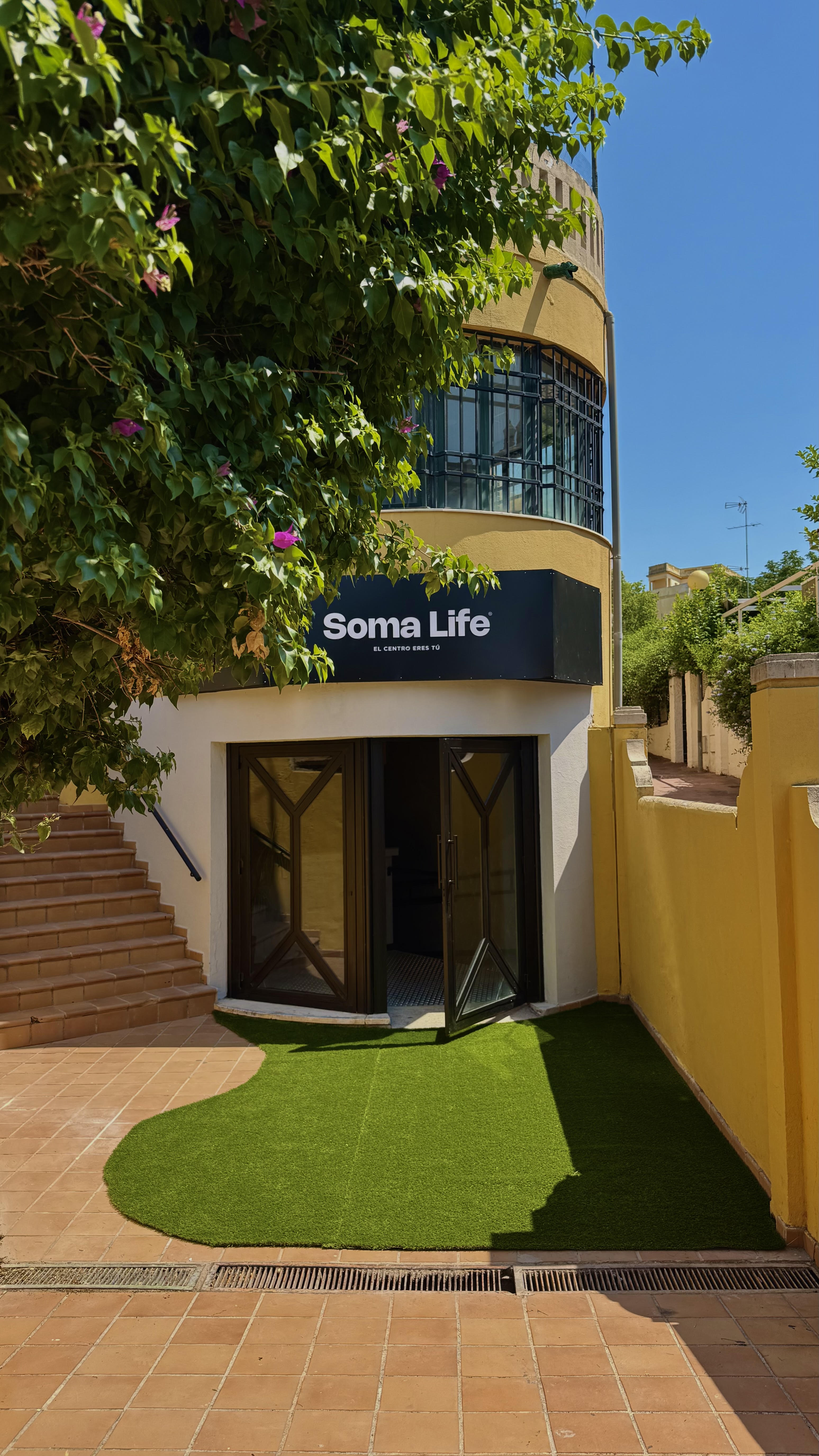 Entrada exterior de Soma Life en el Centro Comercial El Patriarca
